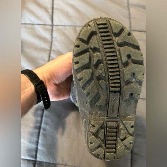 COLUMBIA SIZE 8T WINTER BOOTS - Picture 6 of 11